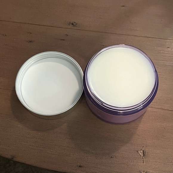 Clinique Lavender Cleansing Balm - Picture 2 of 3